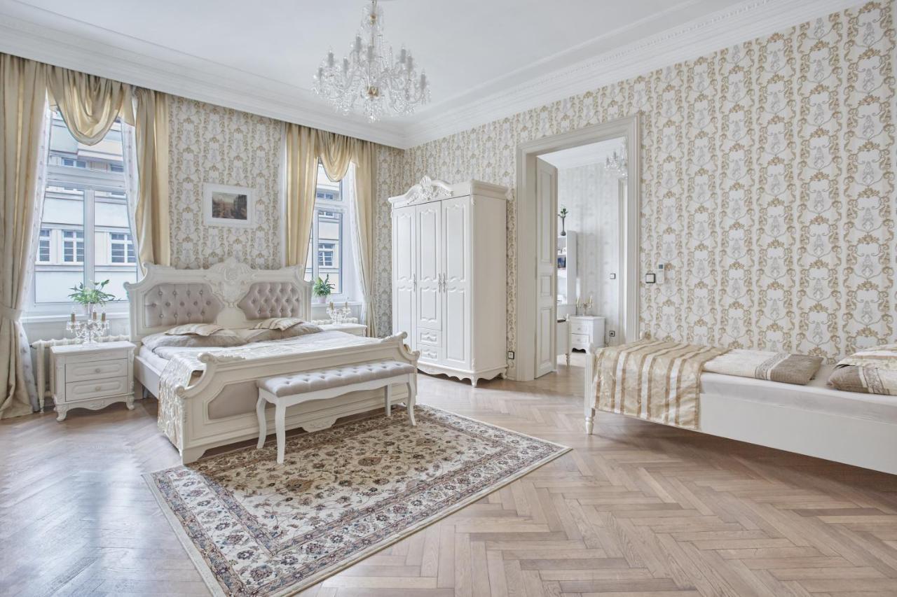 קרלובי וארי Apartment Luxury Nostalgia מראה חיצוני תמונה